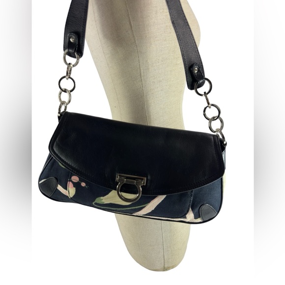 Vintage SALVATORE FERRAGAMO Gancini black canvas and leather shoulder bag flower - Picture 14 of 14